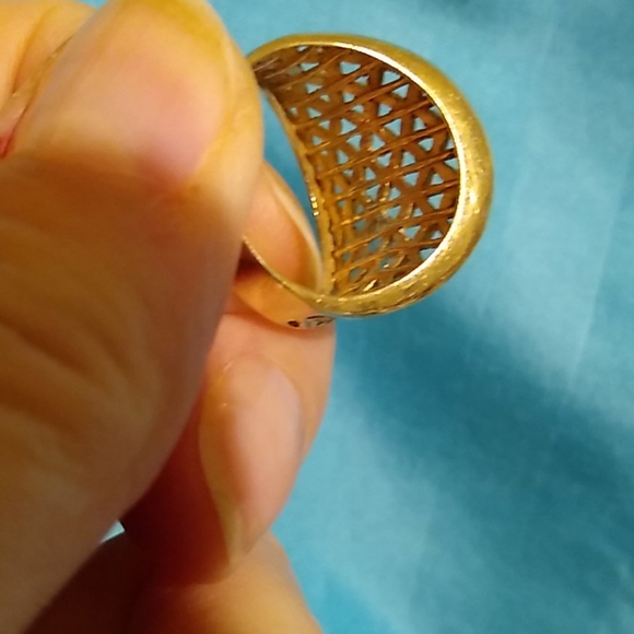 14K Yellow Gold Diamond-Cut Ring - Picture 7 of 8